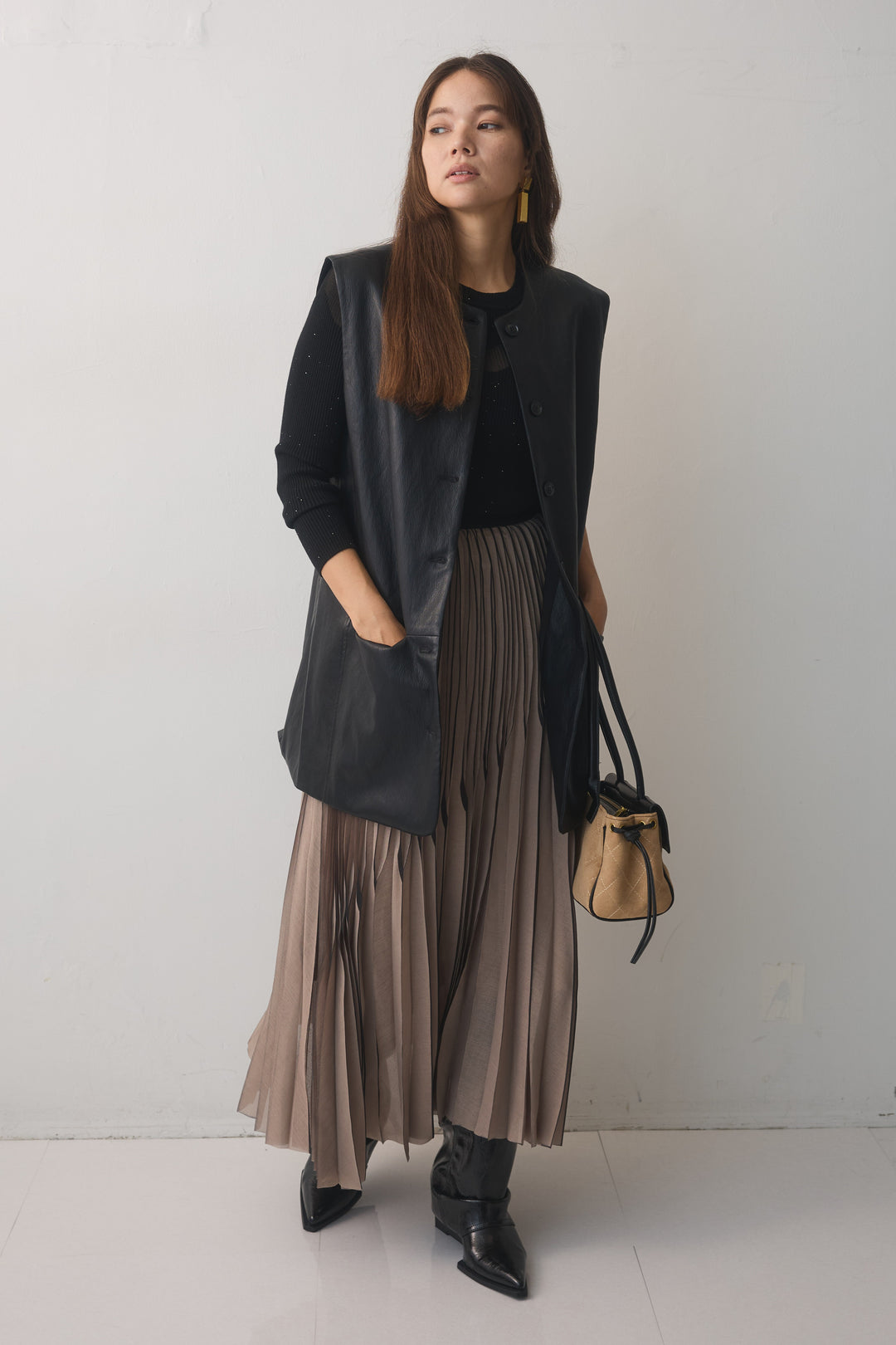 [予約/2点SET購入]レザーライクロングジレ+イレギュラープリーツスカート