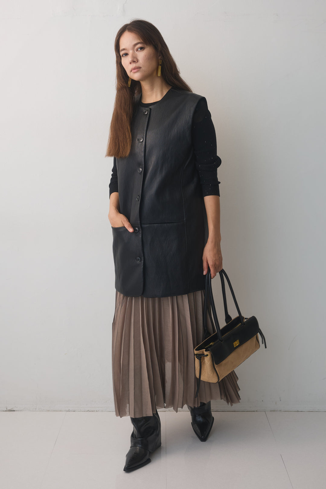 [予約/2点SET購入]レザーライクロングジレ+イレギュラープリーツスカート