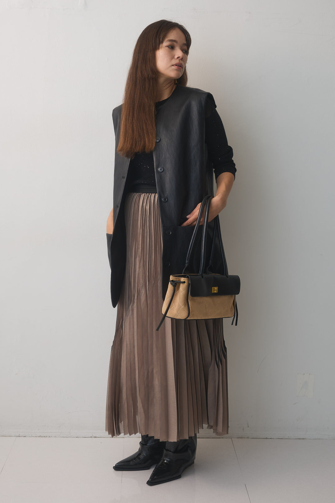 [予約/2点SET購入]レザーライクロングジレ+イレギュラープリーツスカート